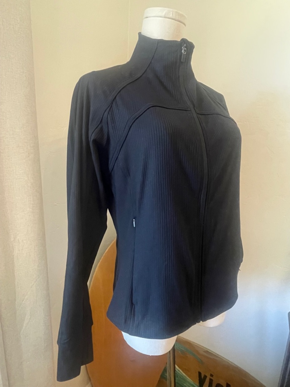 Danskin Women’s Black Ribbed Zip-Up Jacket Size Medium Yoga‎ Workout Top